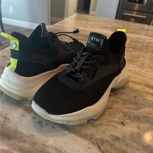Steve Madden sneakers barely worn